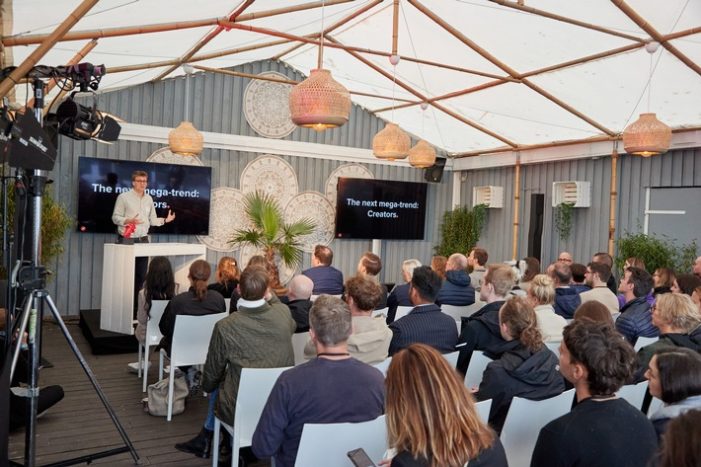 „Grow the Rainbow“: Internationale Expertinnen und Experten sprechen beim scoopcamp 2022über neue Monetarisierungswege (FOTO)