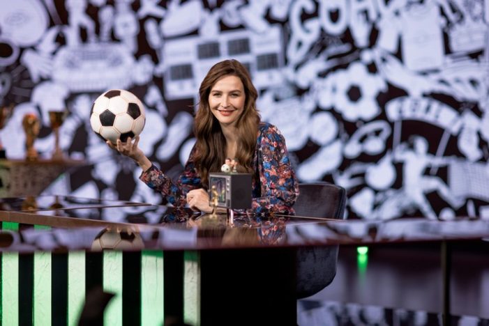 Anpfiff für die neue Sky Original Comedy Show „Tore, Tränen, Tiki-Taka mit Katrin Bauerfeind“ (FOTO)