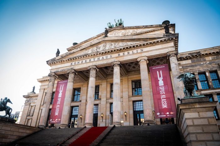 OPUS KLASSIK 2022: Claudia Roth würdigt Valentin Silvestrov (FOTO)