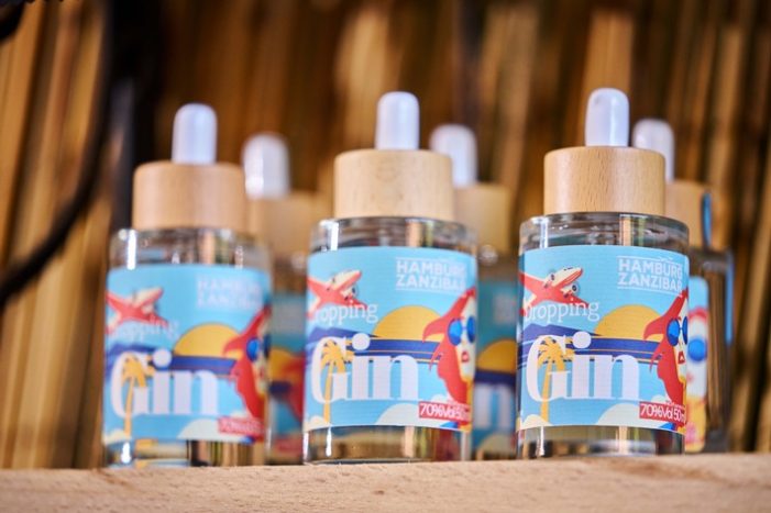 Macher des besten Gins der Welt bei „DAS!“ im NDR Fernsehen / Kleinste Destille Hamburgs gibt Einblicke in die Herstellung von Spirituosen und (fast) alkoholfreiem Dropping Gin (FOTO)