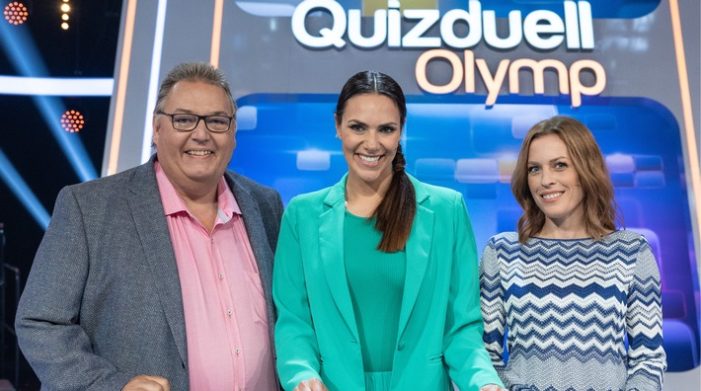 Alles „Bingo“? Michael Thürnau und Jule Gölsdorf zu Gast bei Esther Sedlaczek / „Quizduell-Olymp“ am Freitag, 30. September 2022, 18:50 Uhr im Ersten (FOTO)