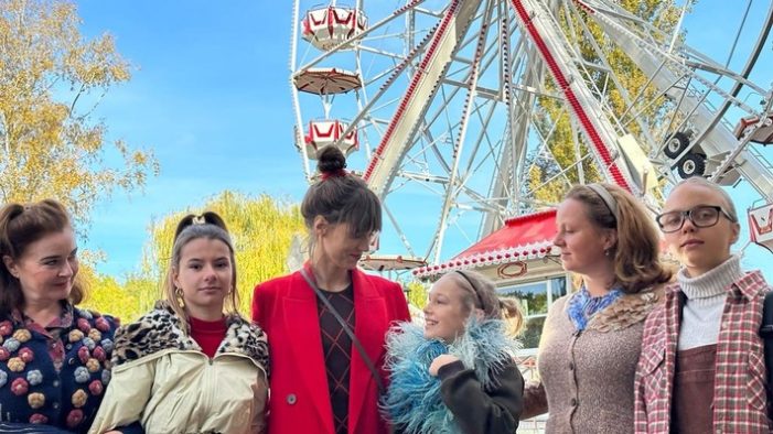 KiKA startete Kino-Koproduktion „Spuk unterm Riesenrad“ in Bernburg/ Sachsen-Anhalt / Neuinterpretation mit Elisabeth Bellé, Lale Andrä, Noél Kipp und Peter Kurth (FOTO)