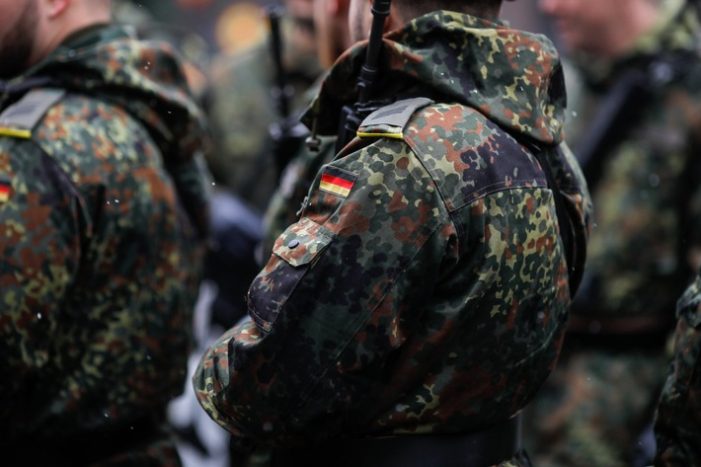 „Treffen uns in zehn Minuten mit dem WO und dem NO in der Backbord-Nock!“ Kabel Eins startet vierteilige Doku-Reihe „Unsere Bundeswehr: Missionen, Menschen, Emotionen“ ab 27. Oktober 2022 (FOTO)