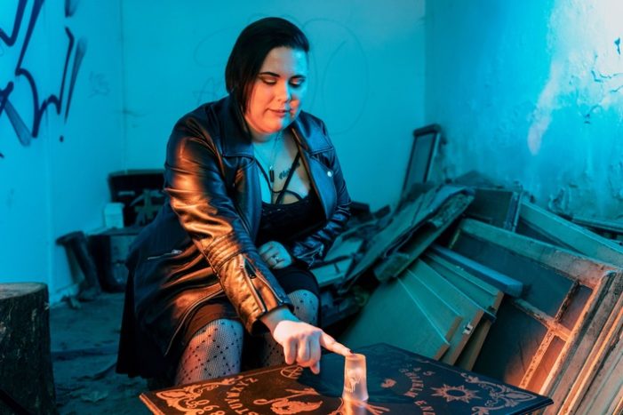 Mit Kriminalpsychologin Lydia Benecke: MDR-Webserie „Spuk – Leben mit dem Unheimlichen“ in der ARD Mediathek (FOTO)