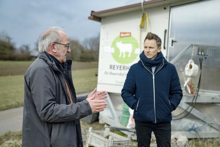 ZDF-Reporter Jochen Breyer erkundet die Anthroposophie (FOTO)