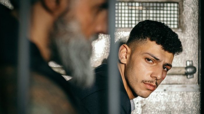 ASBEST – Eine Serie von Kida Khodr Ramadan | ab 20. Januar 2023 exklusiv in der ARD Mediathek (FOTO)