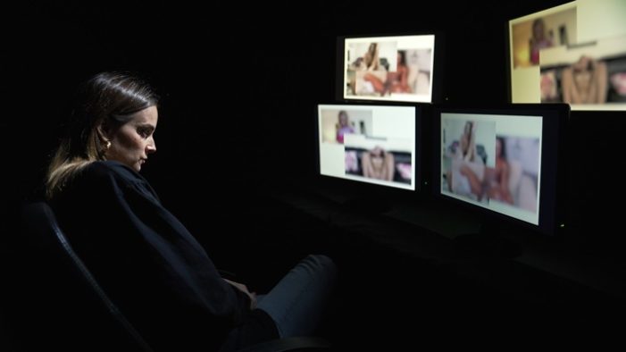 „Vollbild“-Recherche: Immer mehr Frauen werden Opfer von gefälschten Sexvideos und -bildern im Internet (FOTO)