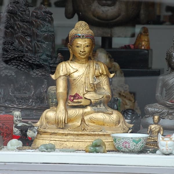 Asiatika & Chinesische Antiquitäten – Porzellan, Jade, Buddhas