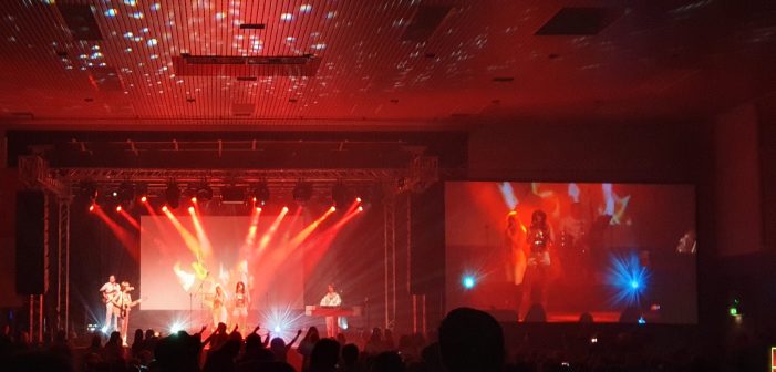 „Tanzen für die Talent Company“ – ein Teil der Einnahmen vom ABBA Tribute Konzert mit „The Björn Identity“ gehen an die Strahlemann-Stiftung