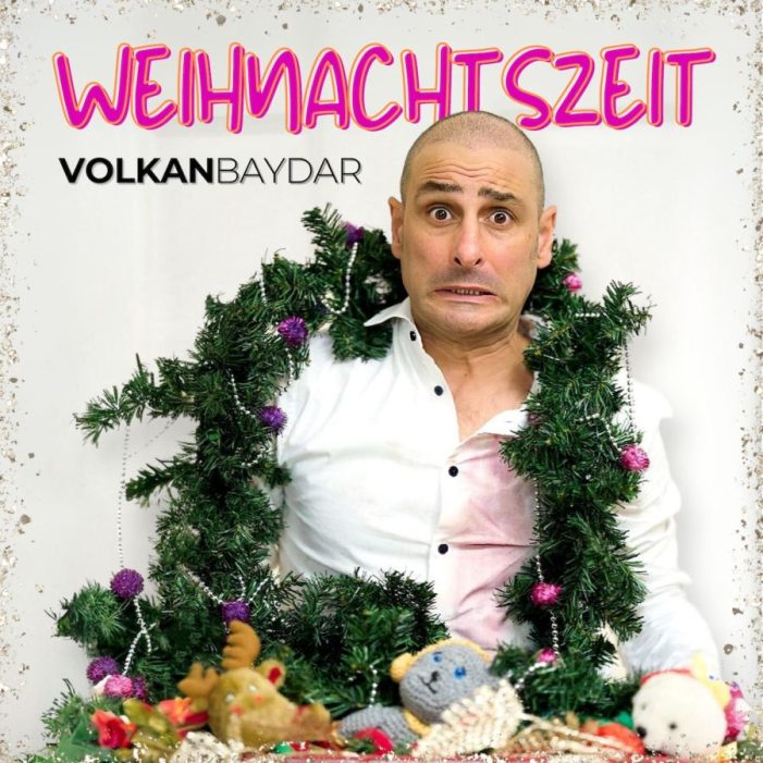 Weihnachtschaos im Swing-Gewand – für Volkan Baydar-s neuen Song wird Rolf Zuckowski zum Weihnachtsbäcker