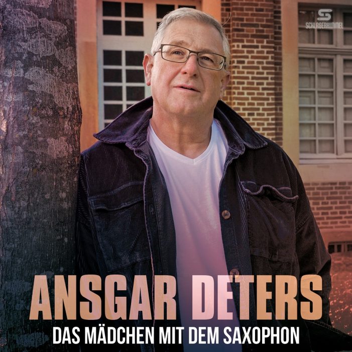 Ansgar Deters singt sehnsüchtig und verträumt über „Das Mädchen mit dem Saxophon“