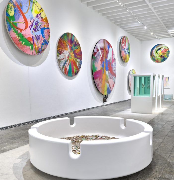 Letzte Chance bis zum 24. November: „The Weight of Things“ von Damien Hirst im MUCA Letzte Chance bis zum 24. November: „The Weight of Things“ von Damien Hirst im MUCA