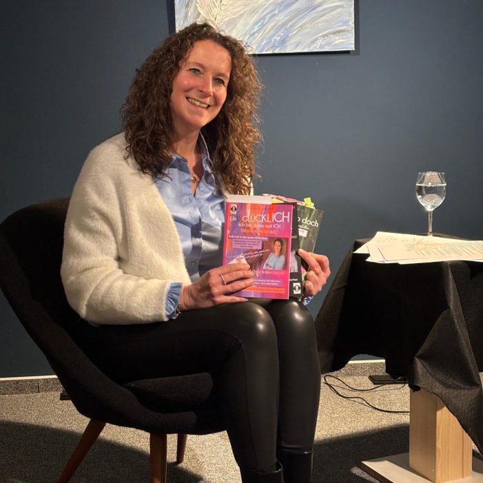 Glaube, Spiritualität und Bibelworte als Lösung für alle Probleme? – Lina Emanuels Auftakt zur Lese-Reihe bei „Kunst im Tresor“ – indayi edition