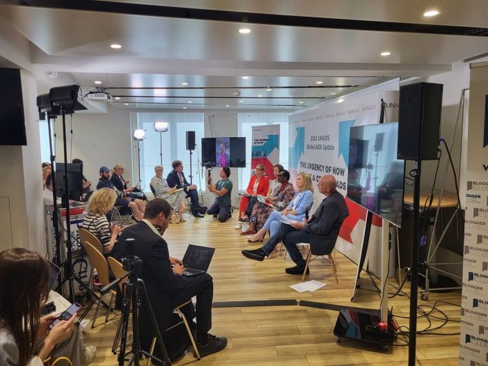 Neuer Komplett-Service für hybride Pressekonferenzen