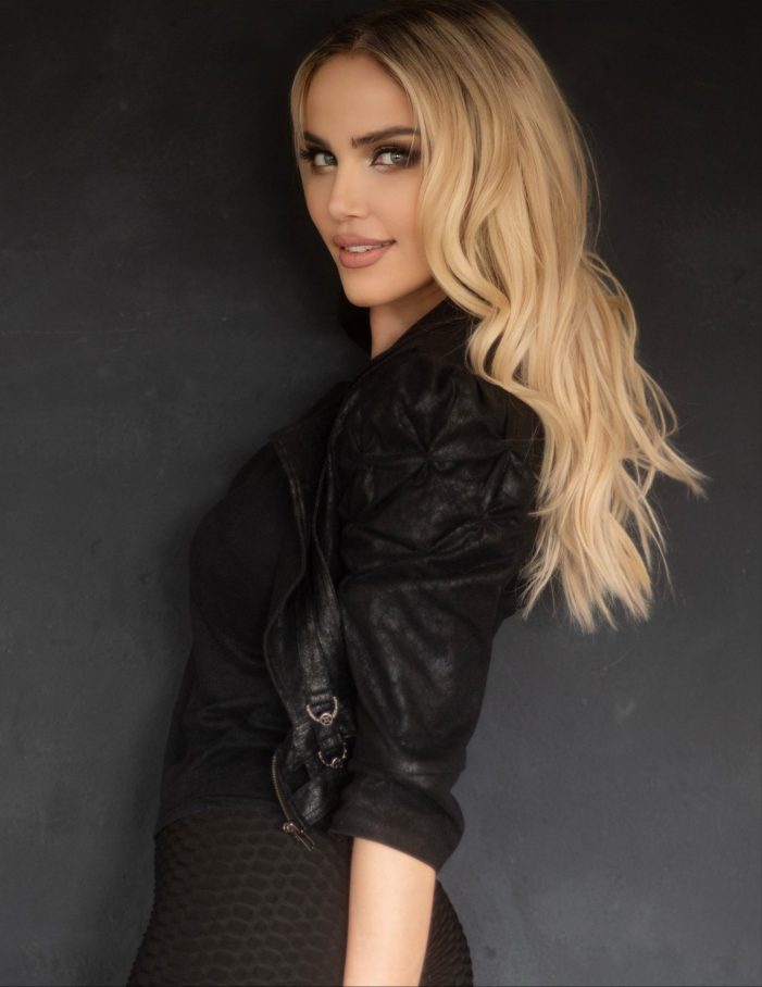 SAFIYA singt die Hymne zum Weltfrauentag! SAFIYA singt die Hymne zum Weltfrauentag!