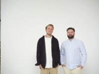 Retail-Media-Experte Marketing of Moments und Kommunikationsagentur schoesslers arbeiten zusammen