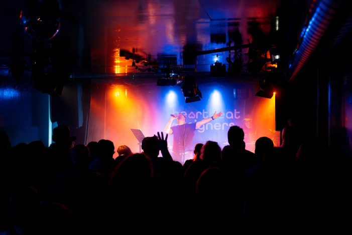 Synthpop-Feuerwerk im Blue Shell Cologne: Heartbeat Designers begeistern bei Albumrelease von „Triangular Universe“ Synthpop-Feuerwerk im Blue Shell Cologne: Heartbeat Designers begeistern bei Albumrelease von „Triangular Universe“