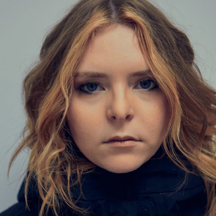 Lily Ozz – Lipstick Stains