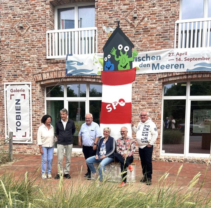 Einweihung in St. Peter-Ording: Leuchtturmskulptur von Patrick Preller