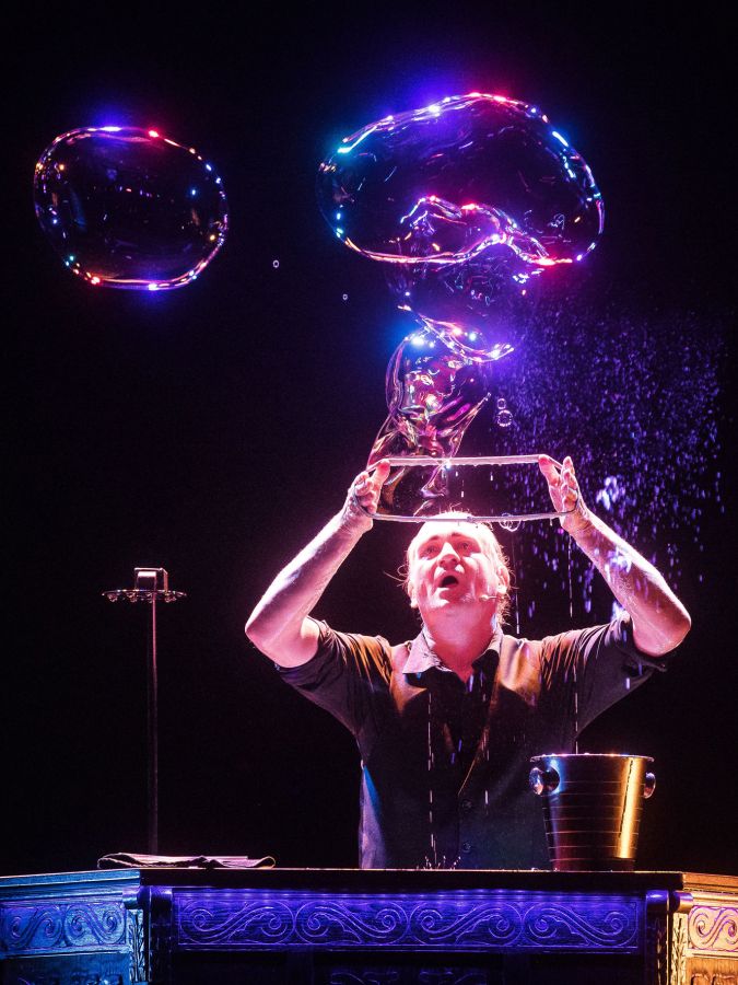 Stephan Masur wird Vollmitglied der internationalen Association of International Bubble Artists (AOIBA) Stephan Masur wird Vollmitglied der internationalen Association of International Bubble Artists (AOIBA)