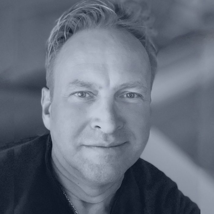 Different Kind of Blue: Christof Hintze