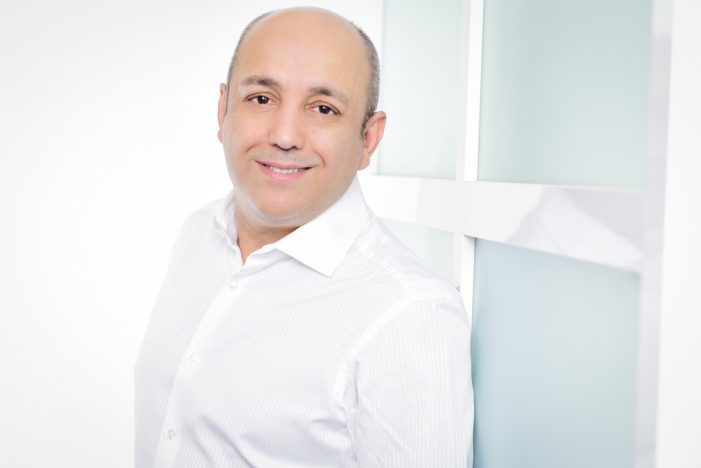 Das Phänomen Emanuell Charis – Warum Europas bekanntester Visionär Menschen und Systeme verändert Das Phänomen Emanuell Charis – Warum Europas bekanntester Visionär Menschen und Systeme verändert