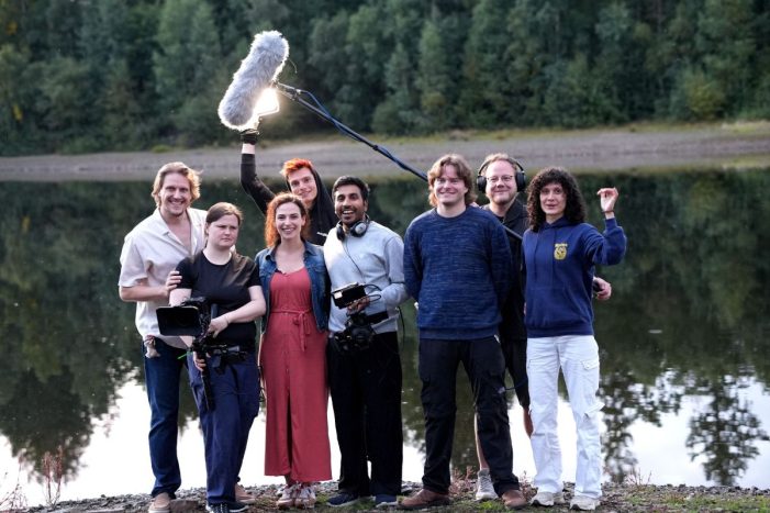 Franziska Traub spielt im neuen Kurzfilm „(Nicht) mehr wir“ von Rebecca Lara Müller und Ravi Gautam