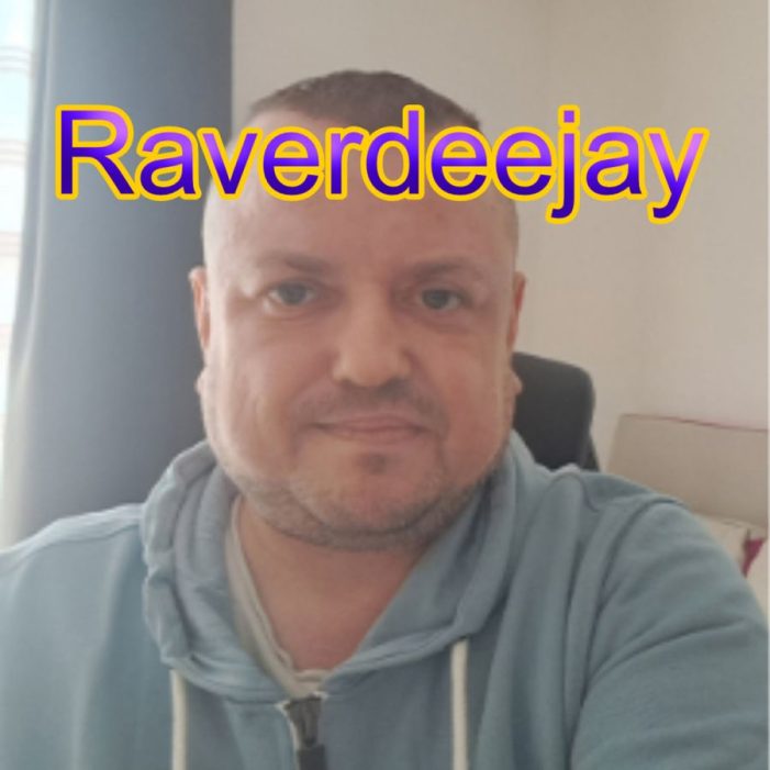 Vom 90er-PC zum Musiknetzwerk: Raverdeejay präsentiert Dongi.de und sucht Filmteam für Doku Vom 90er-PC zum Musiknetzwerk: Raverdeejay präsentiert Dongi.de und sucht Filmteam für Doku