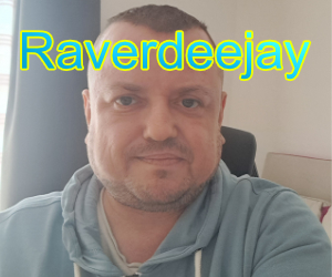 Vom 90er-PC zum Musiknetzwerk: Raverdeejay präsentiert Dongi.de und sucht Filmteam für Doku