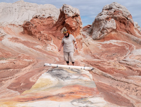 Zwischen Erde und Unendlichkeit: Kunst aus Erde, Steinen und Meteoritenspänen Zwischen Erde und Unendlichkeit: Kunst aus Erde, Steinen und Meteoritenspänen