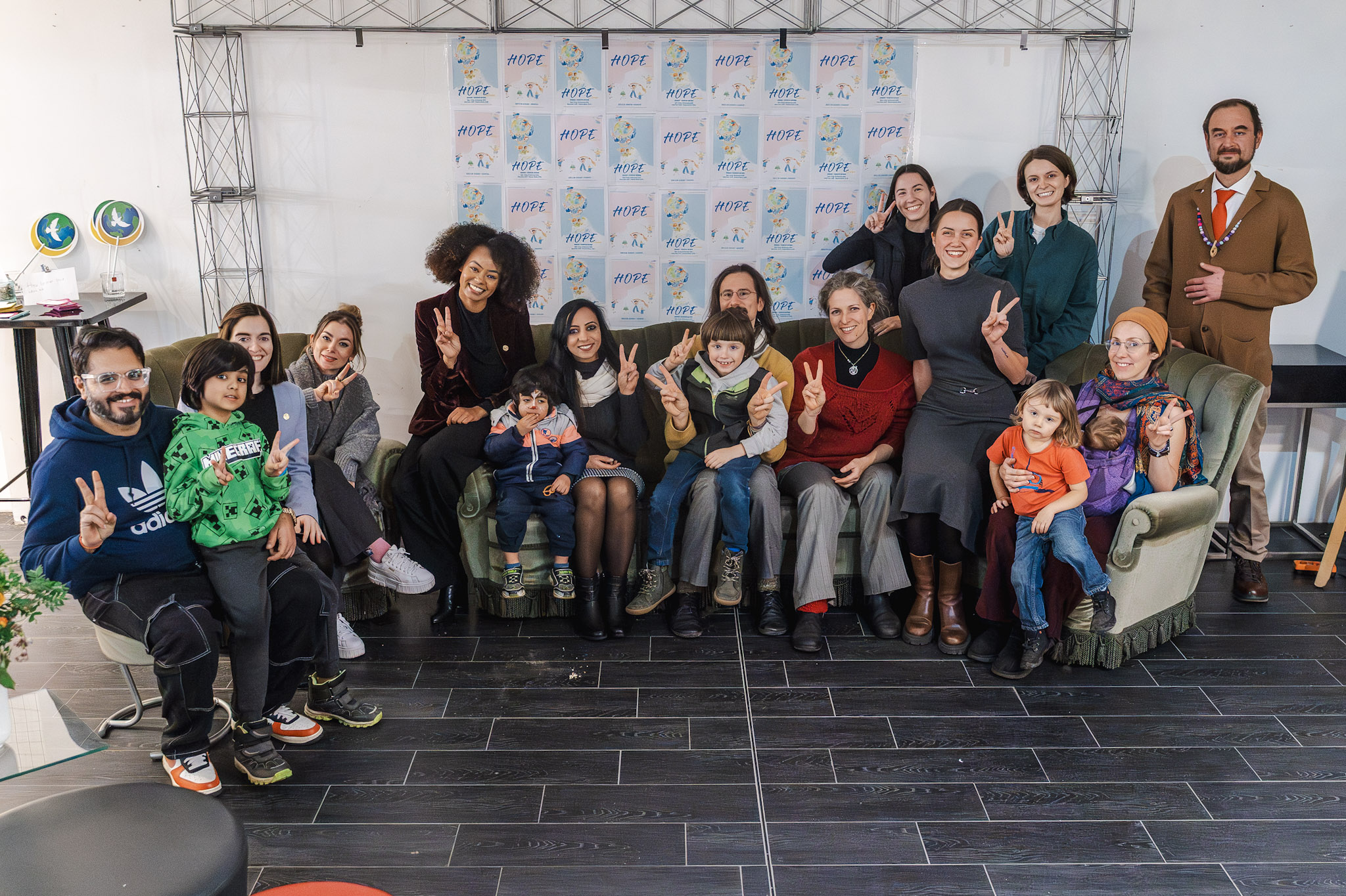 IWPG bringt internationale Friedenskunst nach Frankfurt und inspiriert Community – Aktionen zur Friedenskultur