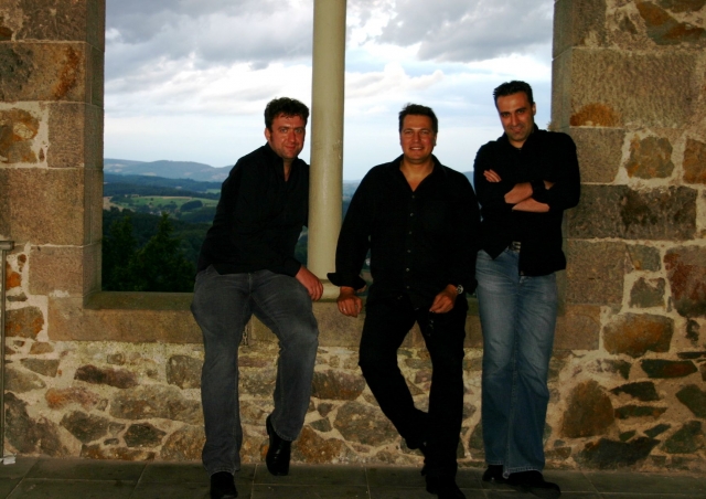 A Cappella Weinheim: Burgfräulein erfreut sich an Live-Gesang in der Burgschenke der Wachenburg in Weinheim