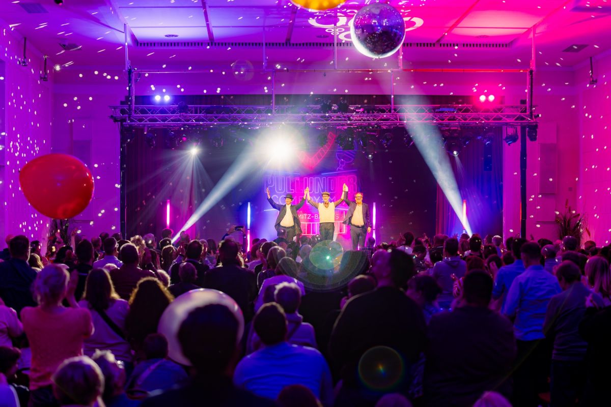 7. Pullunder-Comedy-Mix begeistert mit ausverkaufter Serie und stehenden Ovationen