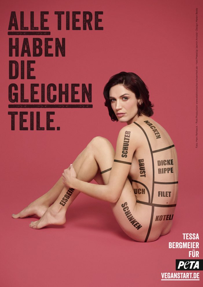 Model Tessa Bergmeier lässt für PETA die Hüllen fallen: „Alle Tiere haben die gleichen Teile!“