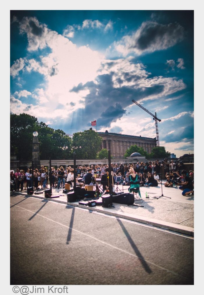 Fete de la Musique am verkaufsoffenen Sonntag: Die Spandau Arcaden werden zur offiziellen Festival-Bühne