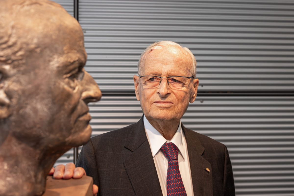 Gedenkausstellung „Aus Liebe zur Kunst. Carl H. Hahn zum 100. Geburtstag“ ab 1. Juli im Kunstmuseum Wolfsburg Gedenkausstellung „Aus Liebe zur Kunst. Carl H. Hahn zum 100. Geburtstag“ ab 1. Juli im Kunstmuseum Wolfsburg
