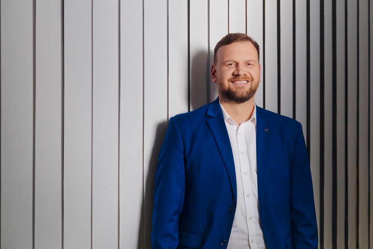 Weniger Nebenstellenlogik, mehr Realität im Arbeitsalltag: Easybell baut Cloud-Telefonie radikal um Weniger Nebenstellenlogik, mehr Realität im Arbeitsalltag: Easybell baut Cloud-Telefonie radikal um