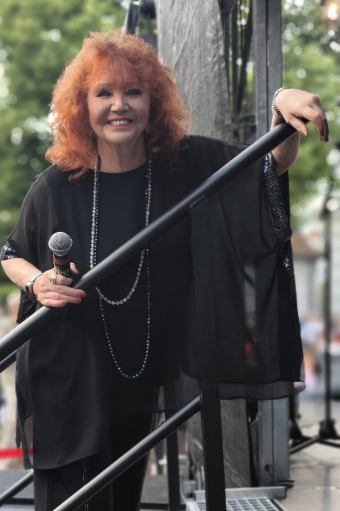 Doppeljubiläumsshow von Regina Thoss – 80. Geburtstag und Berufsjubiläum Doppeljubiläumsshow von Regina Thoss – 80. Geburtstag und Berufsjubiläum