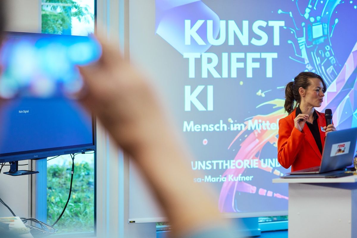 „Kunst trifft KI“ in Augsburg in die zweite Runde „Kunst trifft KI“ in Augsburg in die zweite Runde