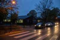 Elterntaxi vor dem Schultor: 41 Prozent der beobachteten Fahrzeuge missachteten Verkehrsregeln– nach der Zeitumstellung endet der Schultag im Dunkeln