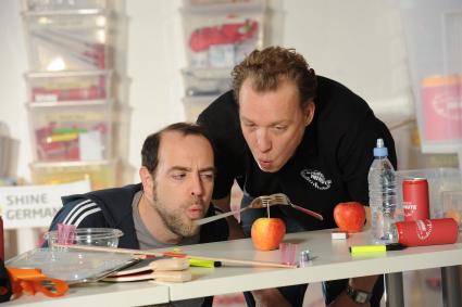 Klaus und Julian möchten noch nicht aus dem „Spieleparadies“ abgeholt werden – „Die perfekte Minute“ in SAT.1 (mit Bild)