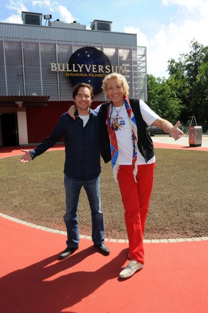 Großer Star-Talk auf TELE 5: 
Thomas Gottschalk und der Herr des „Bullyversums“ 
Michael –Bully– Herbig 

–Gottschalk—Special jeweils Freitag, 29.07. und 05.08., 20.00 Uhr