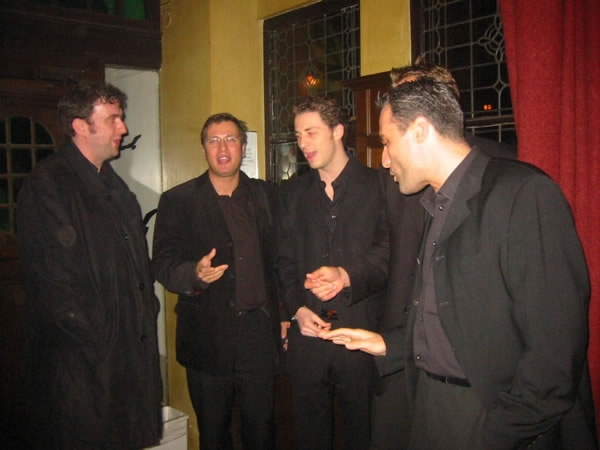 Halver Hahn mit viel A-Cappella-Gesang und Tamtam in Köln