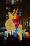 Wall AG verwandelt Kurfürstendamm in weihnachtliches Lichtermeer Wall AG verwandelt Kurfürstendamm in weihnachtliches Lichtermeer