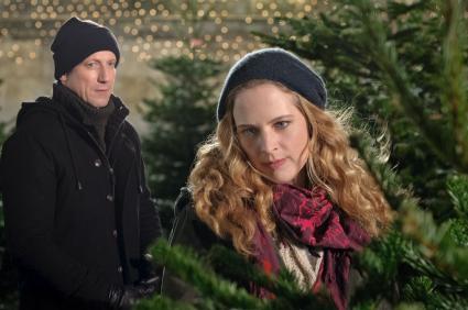 „Obendrüber, da schneit es“/
Diana Amft und Wotan Wilke Möhring im liebevollen Weihnachtschaos (BILD)