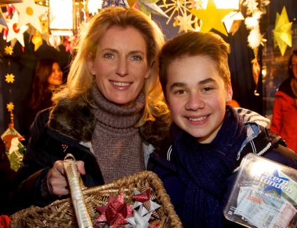 Maria Furtwängler löst „Wetten, dass..?“-Wettschuld in Nürnberg ein/
Schauspielerin verkauft Sterne für einen guten Zweck (BILD)