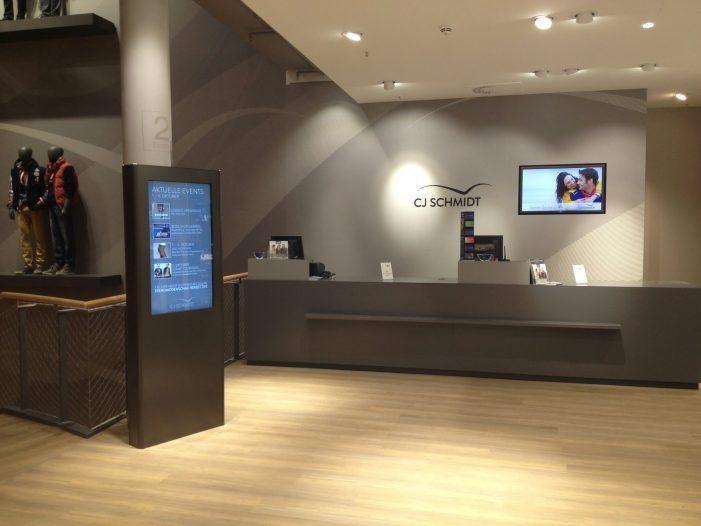 komma,tec redaction stattet Modekaufhaus der Extraklasse mit Digital Signage aus