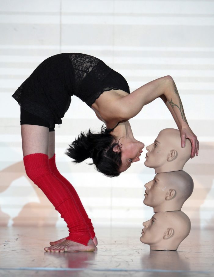 Berlin-Premiere: Start der DUMMY Show im Chamäleon Theater
