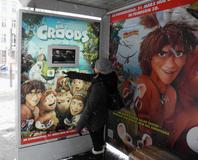 „Die Croods“ verlassen ihre Höhle und besetzen Wartehallen in Berlin: 20th Century Fox verwandelt Wartehallen der Wall AG in prähistorische Filmwelten „Die Croods“ verlassen ihre Höhle und besetzen Wartehallen in Berlin: 20th Century Fox verwandelt Wartehallen der Wall AG in prähistorische Filmwelten