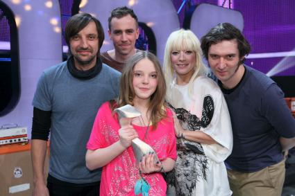 Lina gewinnt „Dein Song“-Finale bei KiKA/
15-Jährige aus Niedersachsen ist „Songwriterin des Jahres 2013“ (BILD)